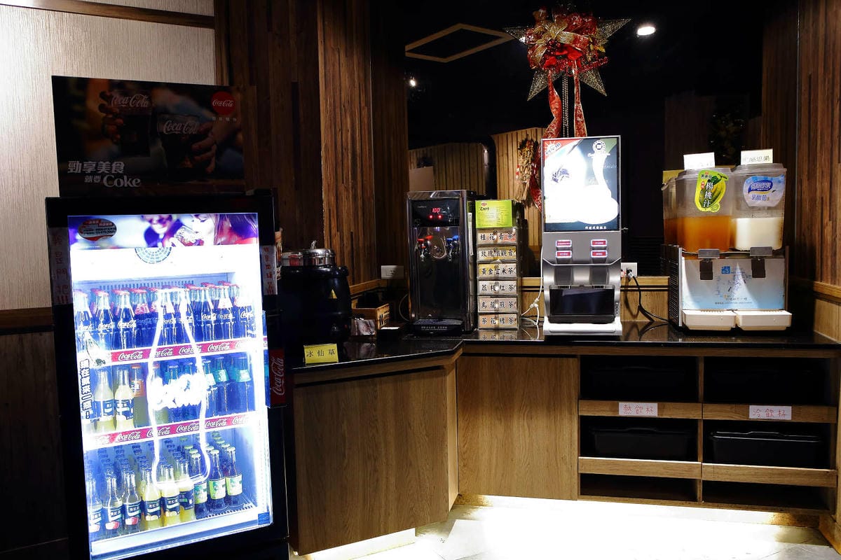 【食。基隆】月桂炭火燒肉〜基隆燒肉吃到飽推薦，安格斯牛、天使紅蝦、Häagen-Dazs吃到飽只要$536起，有正妹的桌邊服務唷