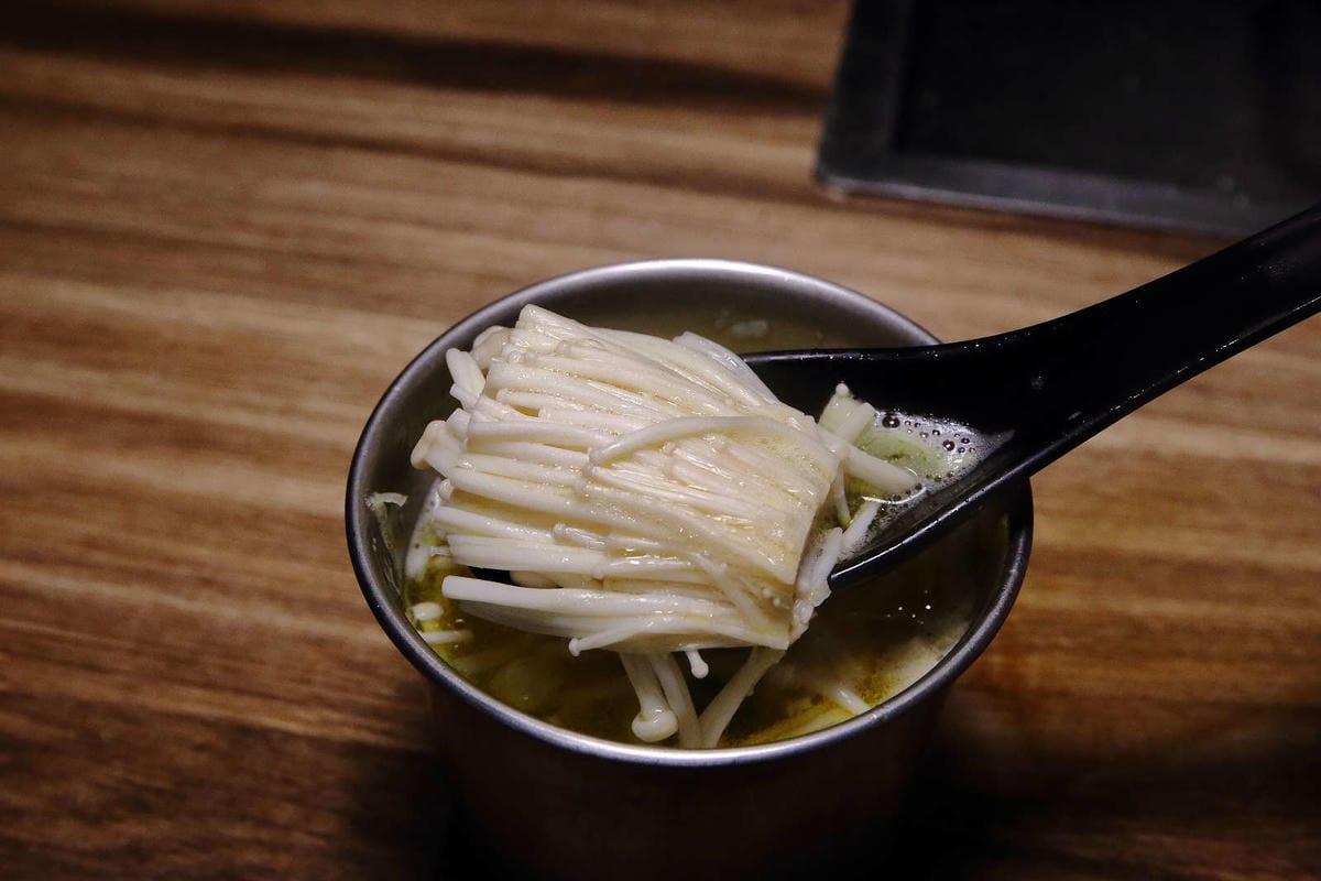 【食。基隆】月桂炭火燒肉〜基隆燒肉吃到飽推薦，安格斯牛、天使紅蝦、Häagen-Dazs吃到飽只要$536起，有正妹的桌邊服務唷