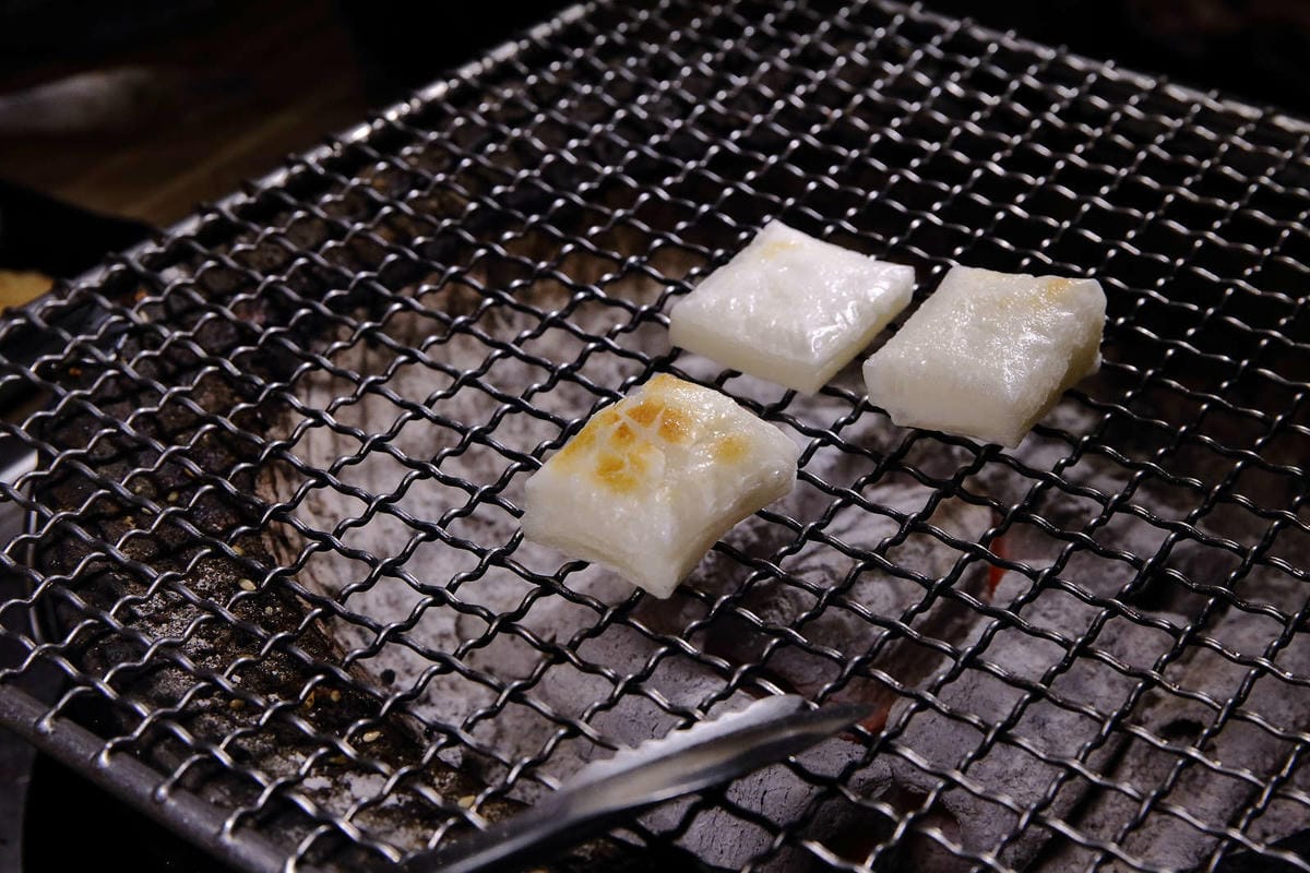 【食。基隆】月桂炭火燒肉〜基隆燒肉吃到飽推薦，安格斯牛、天使紅蝦、Häagen-Dazs吃到飽只要$536起，有正妹的桌邊服務唷