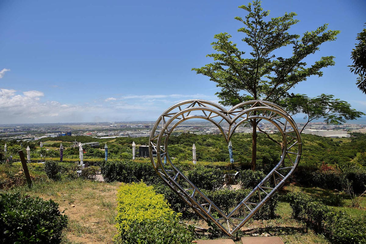 【遊。桃園】海灣星空咖啡館〜無敵海景、飛機起降、百萬夜景，氣氛棒透了，假日就要來這裡浪漫一下啦！