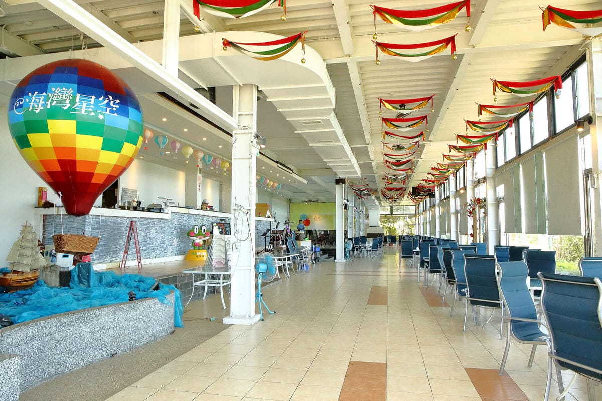 【遊。桃園】海灣星空咖啡館〜無敵海景、飛機起降、百萬夜景，氣氛棒透了，假日就要來這裡浪漫一下啦！