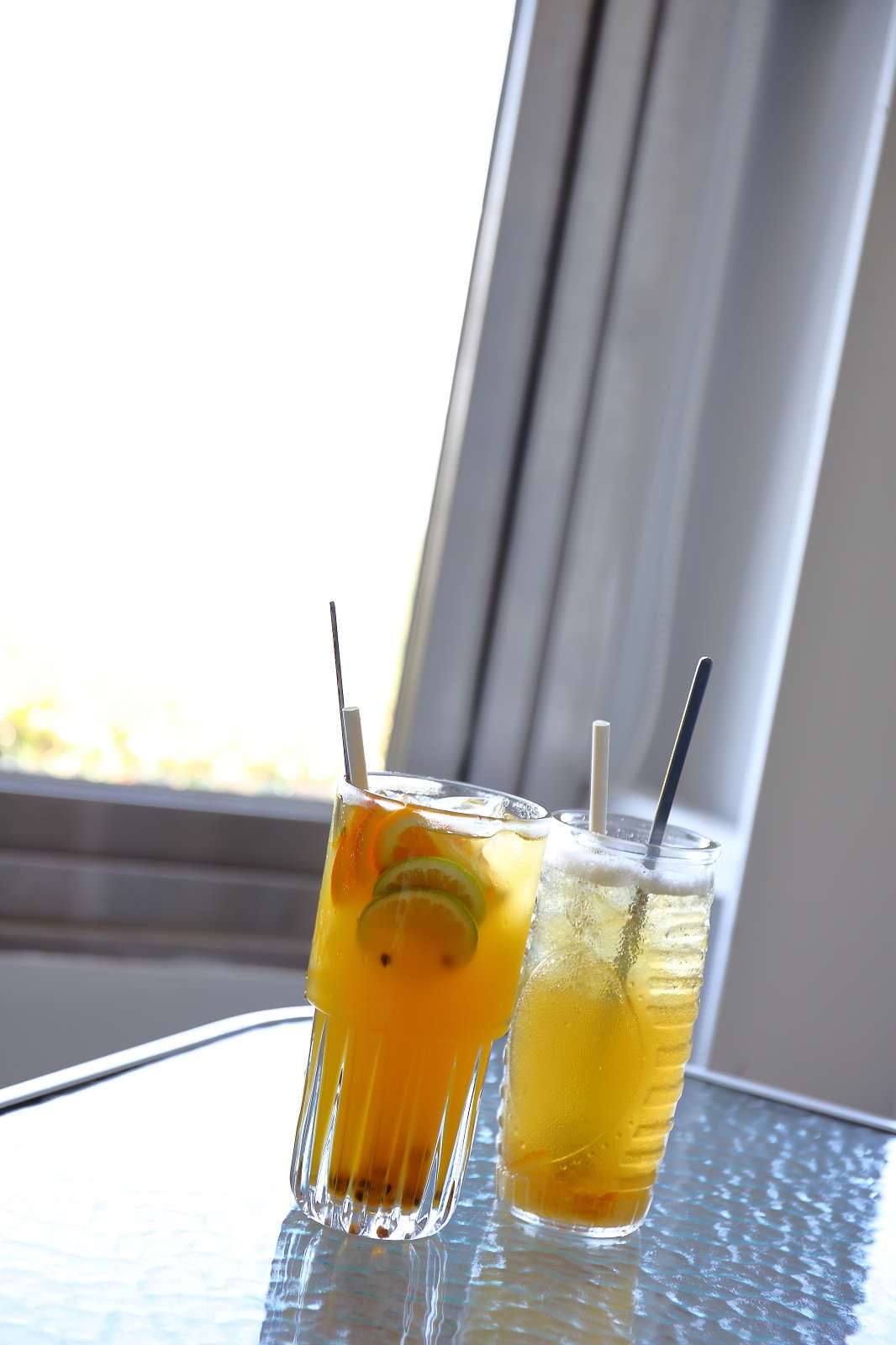 【遊。桃園】海灣星空咖啡館〜無敵海景、飛機起降、百萬夜景，氣氛棒透了，假日就要來這裡浪漫一下啦！