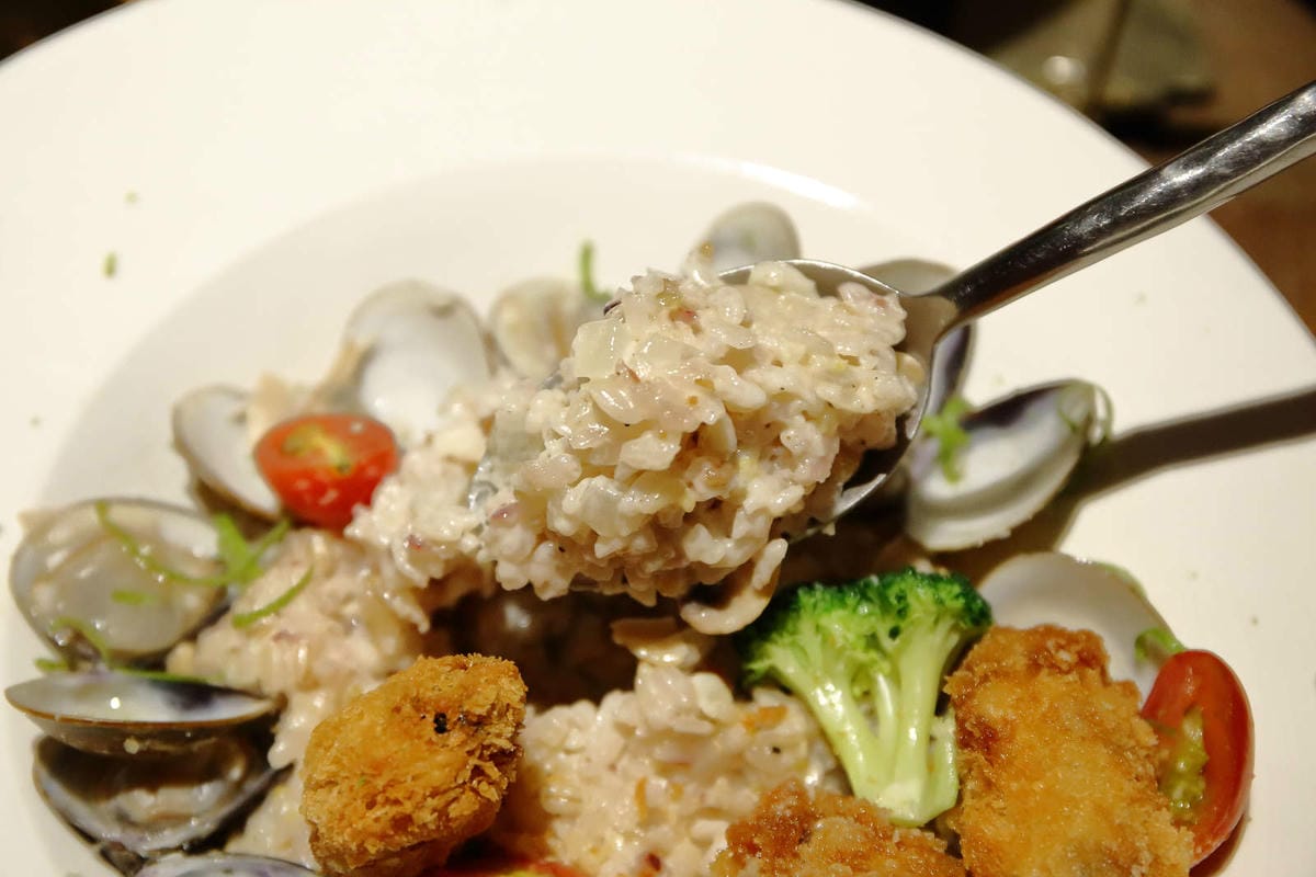 【食。台北】黑熊愛跳舞〜大安美式餐廳。食尚玩家介紹，一定要收藏，超浮誇視覺系人氣美食！(寵物友善)