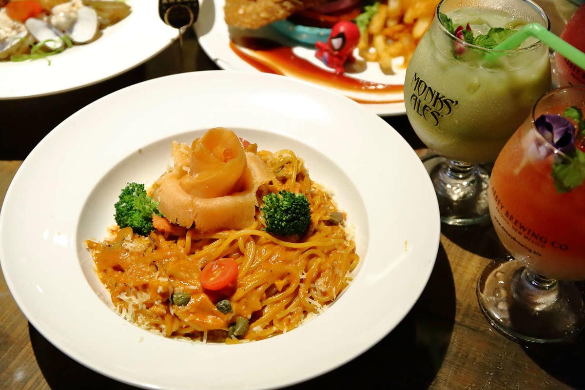 【食。台北】黑熊愛跳舞〜大安美式餐廳。食尚玩家介紹，一定要收藏，超浮誇視覺系人氣美食！(寵物友善)