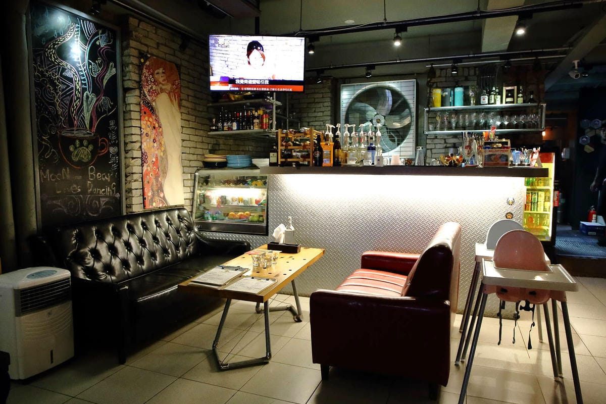 【食。台北】黑熊愛跳舞〜大安美式餐廳。食尚玩家介紹，一定要收藏，超浮誇視覺系人氣美食！(寵物友善)