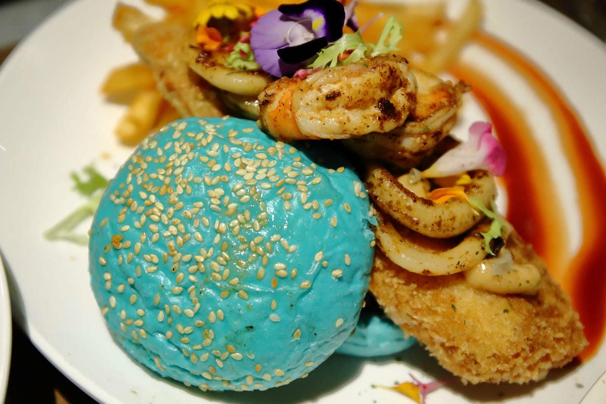 【食。台北】黑熊愛跳舞〜大安美式餐廳。食尚玩家介紹，一定要收藏，超浮誇視覺系人氣美食！(寵物友善)