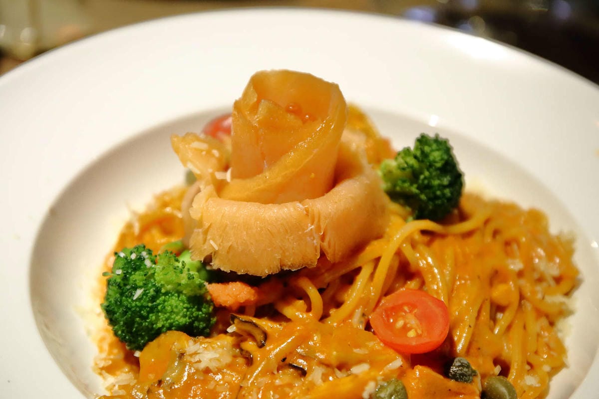 【食。台北】黑熊愛跳舞〜大安美式餐廳。食尚玩家介紹，一定要收藏，超浮誇視覺系人氣美食！(寵物友善)