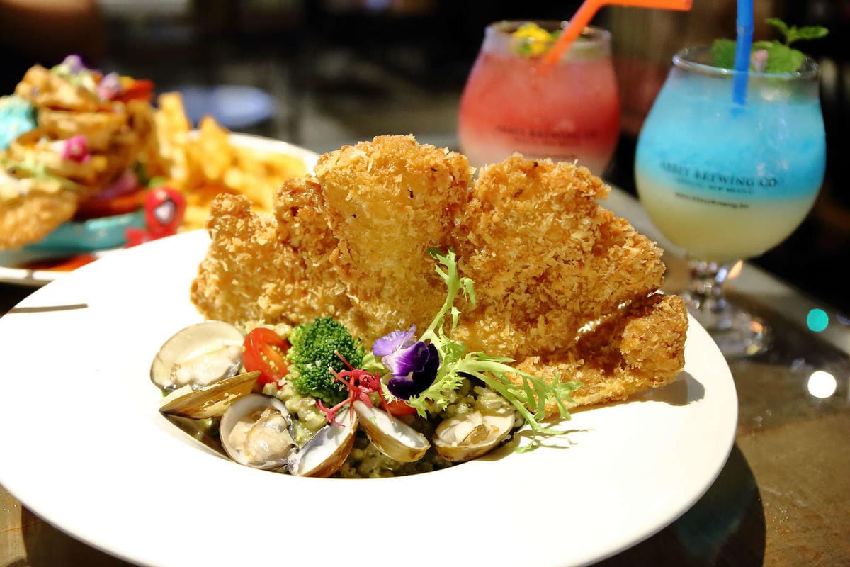 【食。台北】黑熊愛跳舞〜大安美式餐廳。食尚玩家介紹，一定要收藏，超浮誇視覺系人氣美食！(寵物友善)