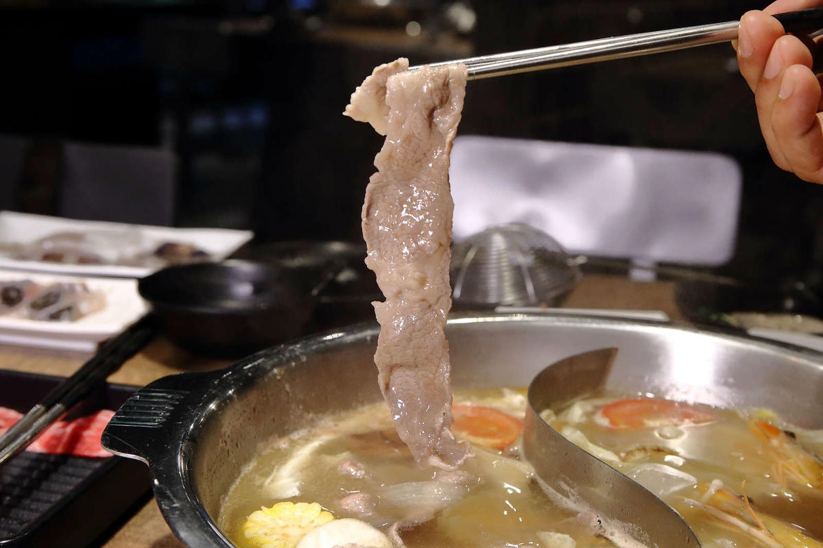 【食。新店】祥富水產火鍋超市(新店家樂福店)〜全台第一家海鮮超市火鍋。想吃什麼自己挑,海鮮產地直送澎派新鮮漁貨美味上桌!(已歇業)