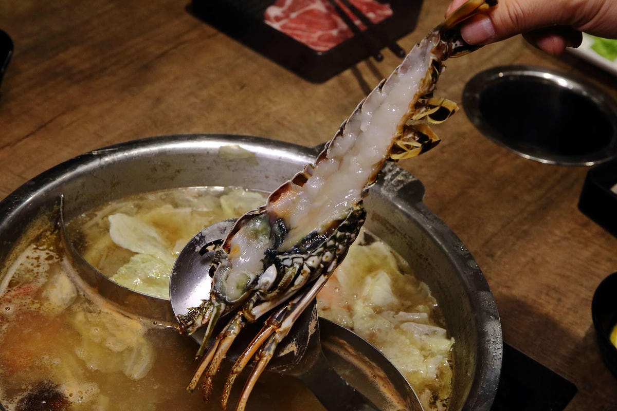 【食。新店】祥富水產火鍋超市(新店家樂福店)〜全台第一家海鮮超市火鍋。想吃什麼自己挑,海鮮產地直送澎派新鮮漁貨美味上桌!(已歇業)