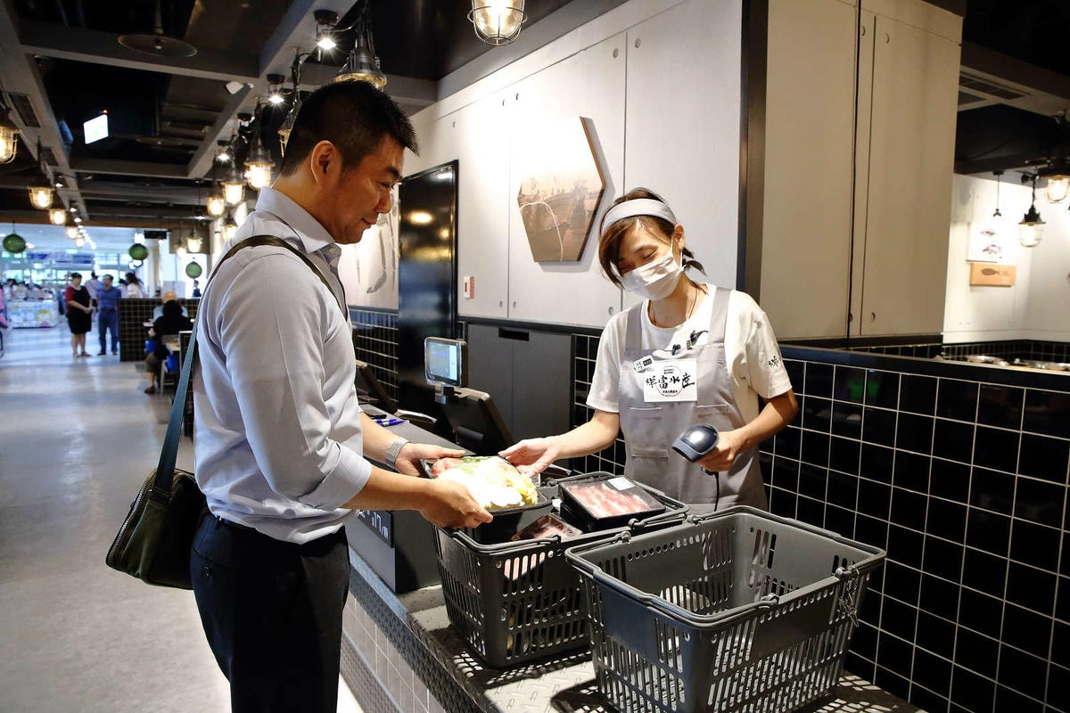 【食。新店】祥富水產火鍋超市(新店家樂福店)〜全台第一家海鮮超市火鍋。想吃什麼自己挑,海鮮產地直送澎派新鮮漁貨美味上桌!(已歇業)