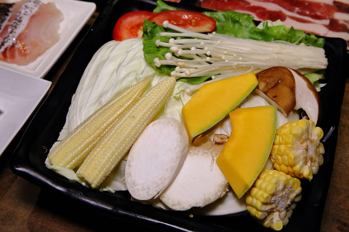 【食。新店】祥富水產火鍋超市(新店家樂福店)〜全台第一家海鮮超市火鍋。想吃什麼自己挑,海鮮產地直送澎派新鮮漁貨美味上桌!(已歇業)