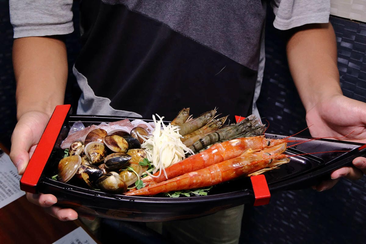 【食。三重】田原鍋日式涮涮鍋〜2019新開幕三重火鍋推薦。白飯/烏龍麵/冬粉/飲料/冰淇淋通通吃到飽，超高CP嚴選食材，吃一次就愛上啦！