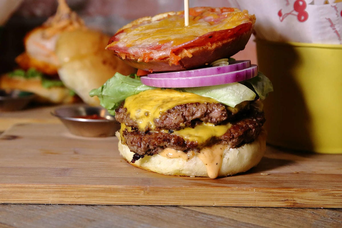 【食。台北】Patio 46 沛緹歐美式餐廳〜萬芳醫院站美食。麥當勞行政創意主廚開的正宗美式口味餐廳,激推超多肉汁雙層漢堡!