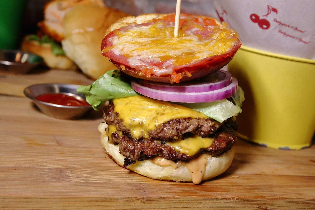 【食。台北】Patio 46 沛緹歐美式餐廳〜萬芳醫院站美食。麥當勞行政創意主廚開的正宗美式口味餐廳,激推超多肉汁雙層漢堡!