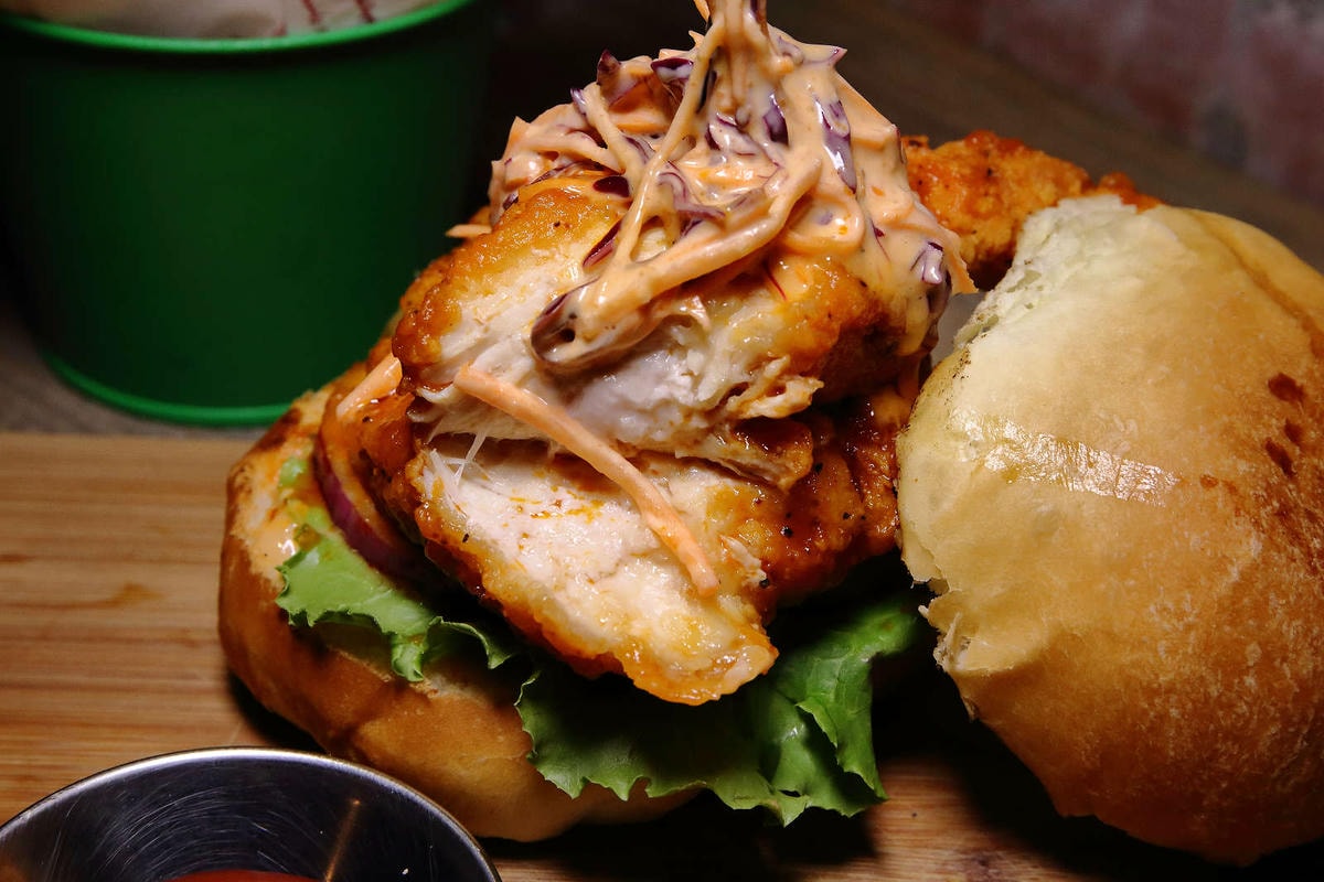 【食。台北】Patio 46 沛緹歐美式餐廳〜萬芳醫院站美食。麥當勞行政創意主廚開的正宗美式口味餐廳,激推超多肉汁雙層漢堡!