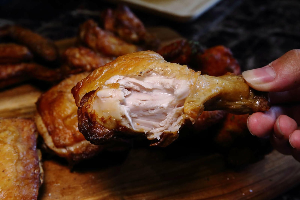 【食。林口】夯立方炙烤雞腿速食店〜國民美食新發現!鮮嫩多汁的獨門義式烤雞,每天採買新鮮雞肉現點現烤,爆漿不吃不可!