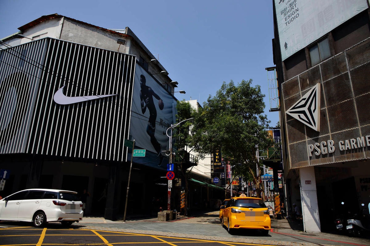 【遊。中壢】中壢站前中平商圈〜中壢最好吃、最好逛、最好買的中平商圈,城市散步帶你住進時光隧道