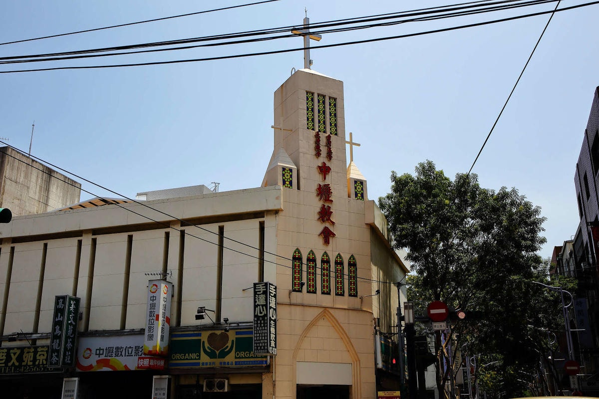 【遊。中壢】中壢站前中平商圈〜中壢最好吃、最好逛、最好買的中平商圈,城市散步帶你住進時光隧道