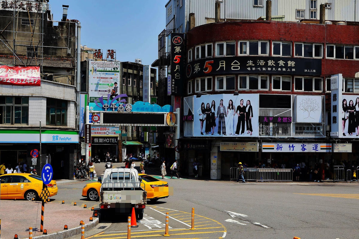 【遊。中壢】中壢站前中平商圈〜中壢最好吃、最好逛、最好買的中平商圈,城市散步帶你住進時光隧道