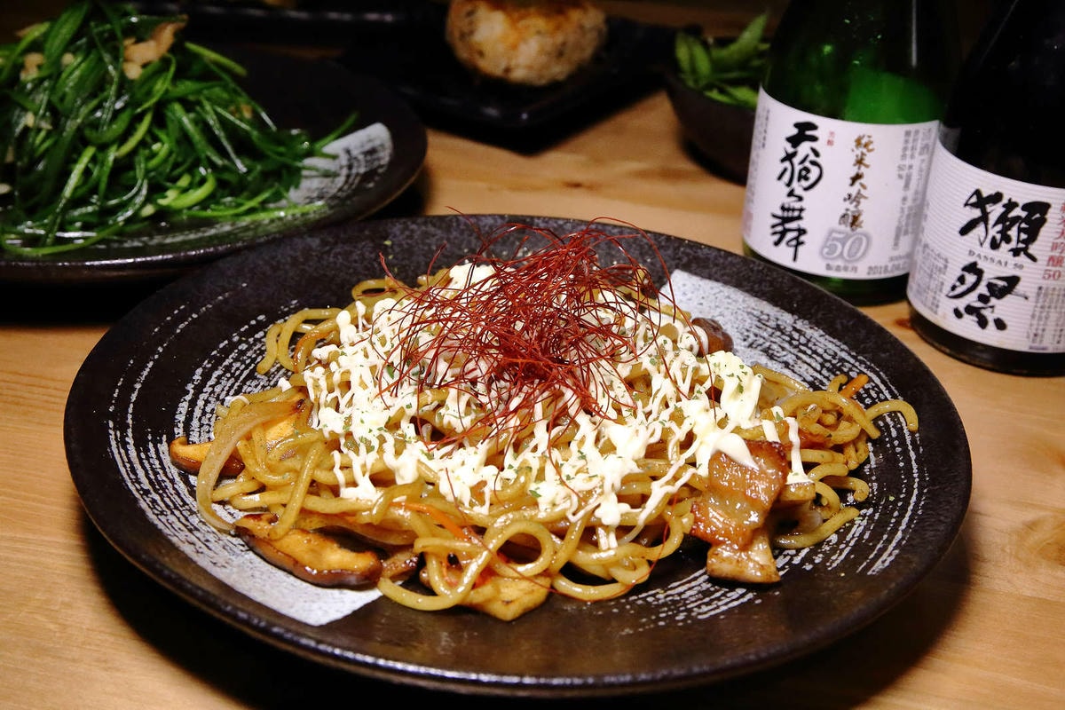 【食。基隆】螢火Hotarubi居酒屋〜基隆居酒屋推薦。濃濃日本風中享用美味串燒,餐點種類多元又好吃,在地人激推,CP值破表!