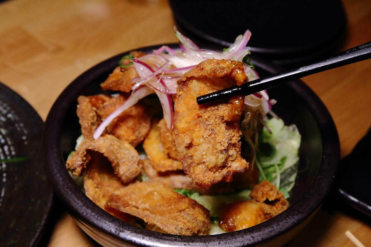 【食。基隆】螢火Hotarubi居酒屋〜基隆居酒屋推薦。濃濃日本風中享用美味串燒,餐點種類多元又好吃,在地人激推,CP值破表!