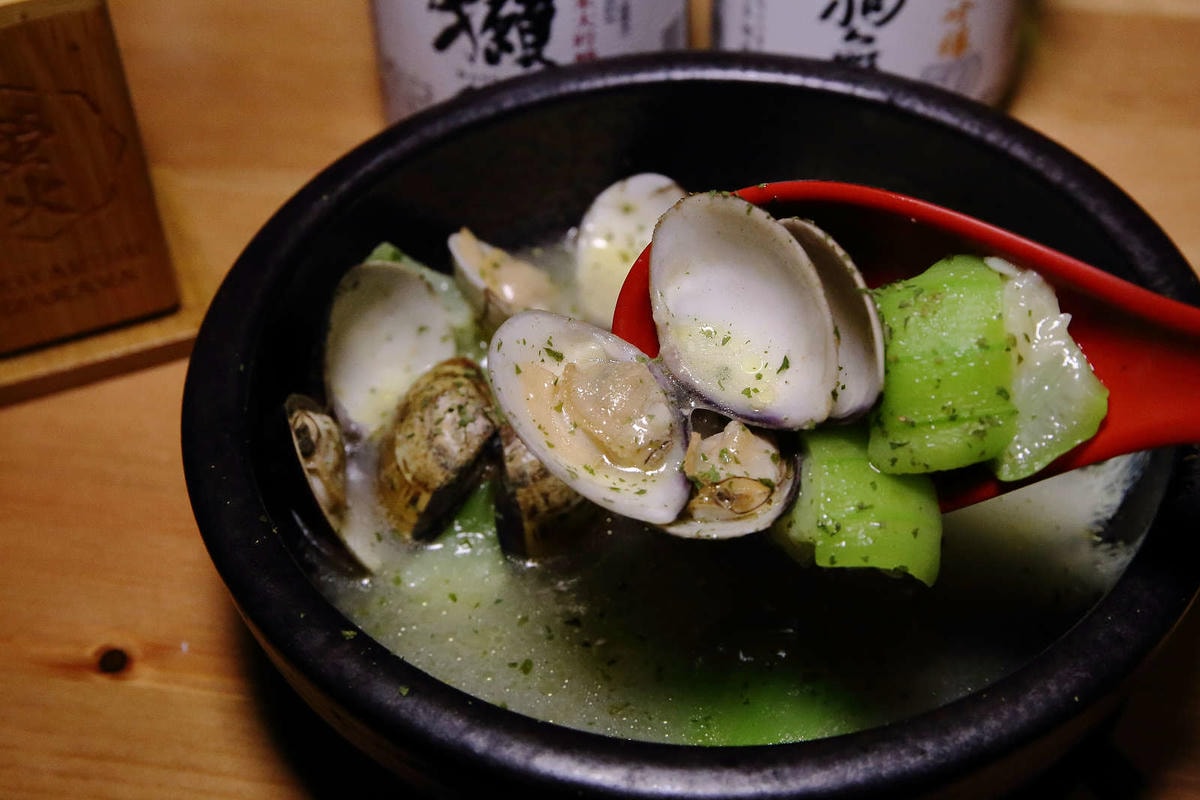 【食。基隆】螢火Hotarubi居酒屋〜基隆居酒屋推薦。濃濃日本風中享用美味串燒,餐點種類多元又好吃,在地人激推,CP值破表!