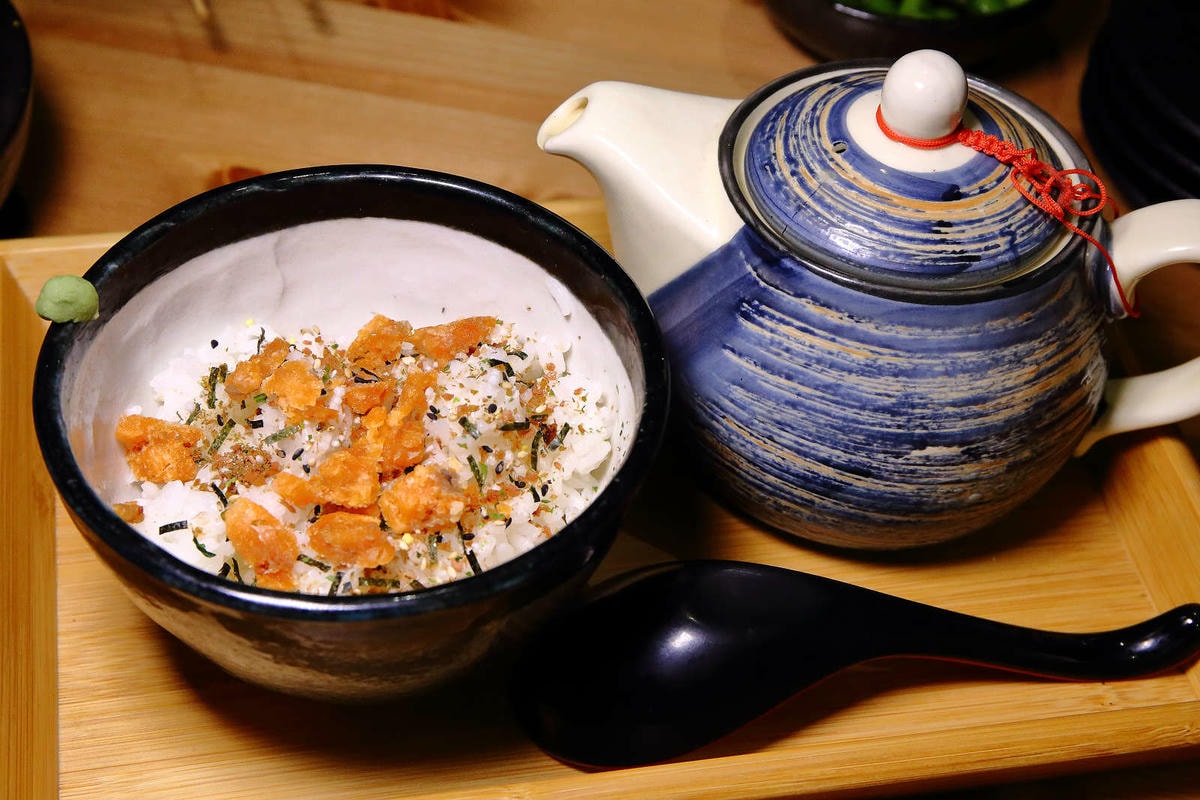 【食。基隆】螢火Hotarubi居酒屋〜基隆居酒屋推薦。濃濃日本風中享用美味串燒,餐點種類多元又好吃,在地人激推,CP值破表!