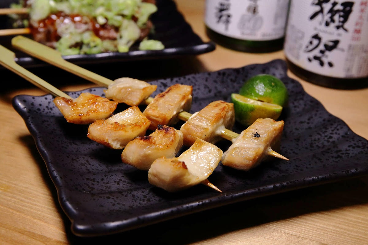 【食。基隆】螢火Hotarubi居酒屋〜基隆居酒屋推薦。濃濃日本風中享用美味串燒,餐點種類多元又好吃,在地人激推,CP值破表!