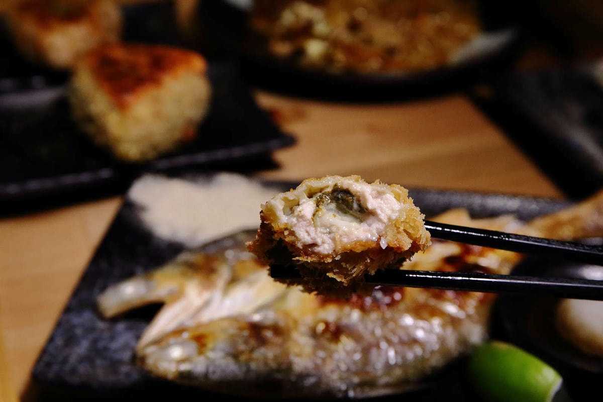 【食。基隆】螢火Hotarubi居酒屋〜基隆居酒屋推薦。濃濃日本風中享用美味串燒,餐點種類多元又好吃,在地人激推,CP值破表!