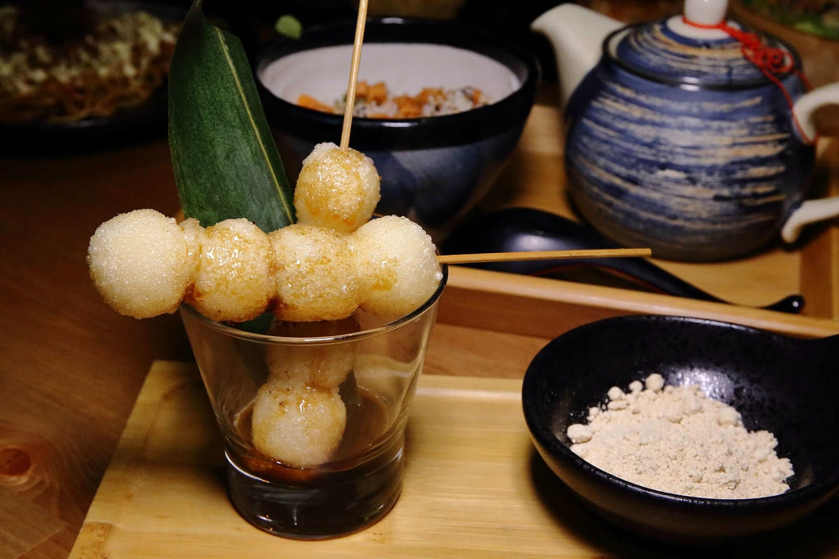 【食。基隆】螢火Hotarubi居酒屋〜基隆居酒屋推薦。濃濃日本風中享用美味串燒,餐點種類多元又好吃,在地人激推,CP值破表!