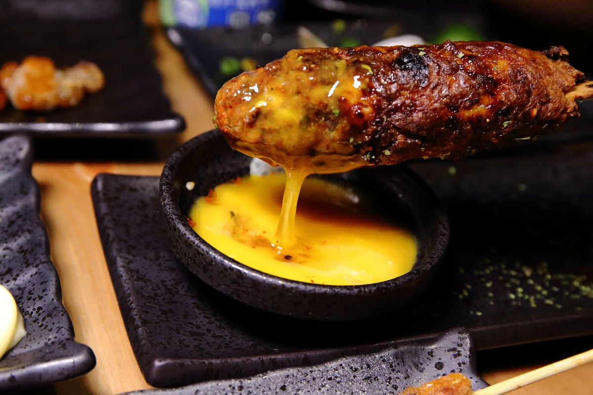 【食。基隆】螢火Hotarubi居酒屋〜基隆居酒屋推薦。濃濃日本風中享用美味串燒,餐點種類多元又好吃,在地人激推,CP值破表!