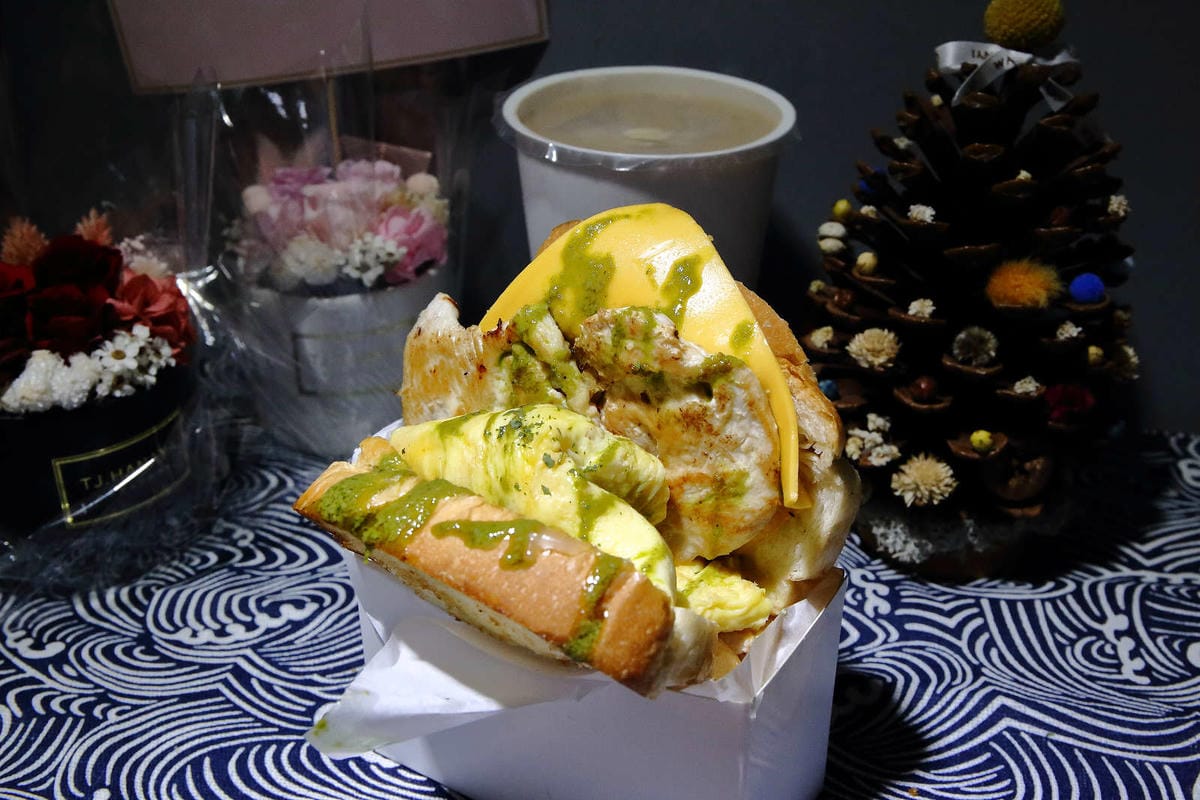 【食。中壢】晨食司控〜中原新開早午餐。熱門IG打卡美食，料多到滿出來的韓系吐司盒子，超好吃超好拍！