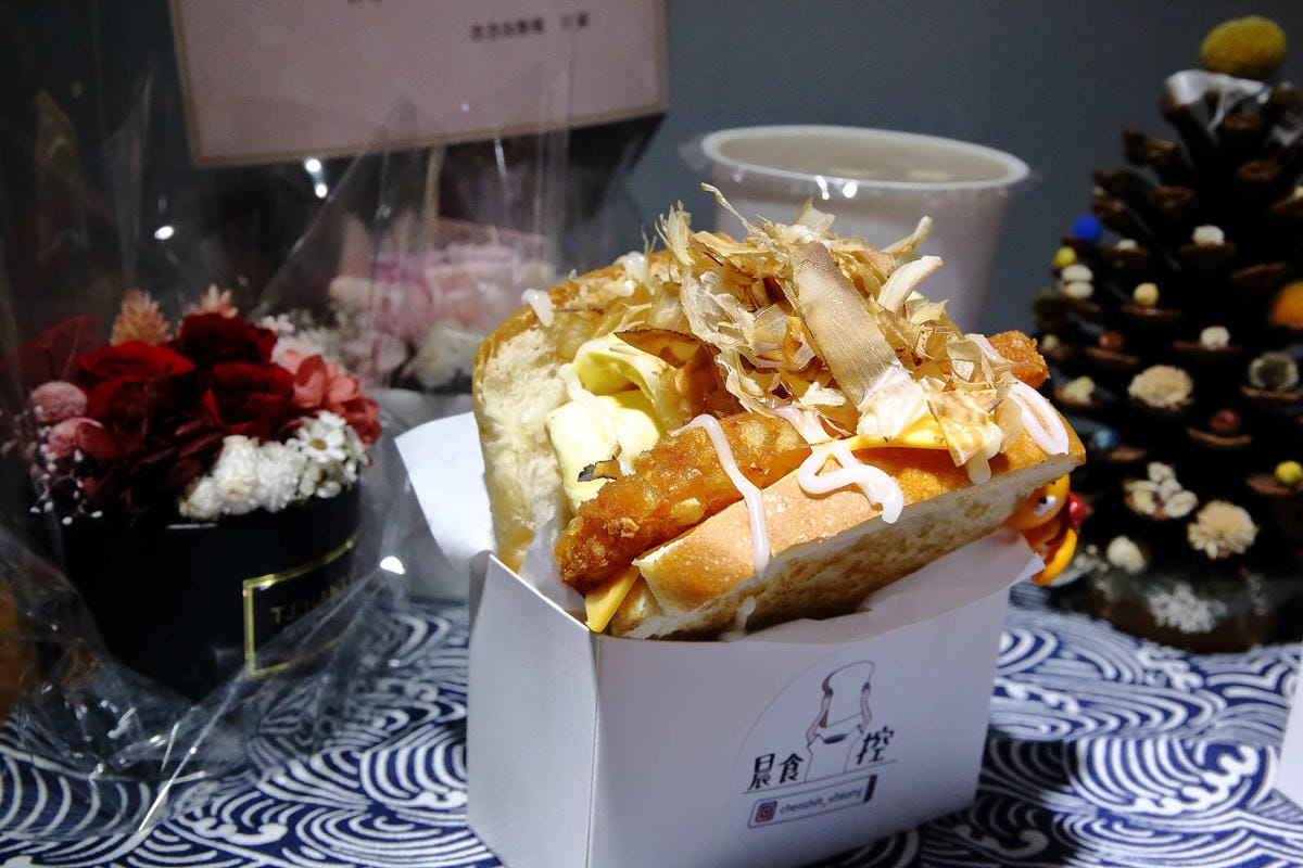 【食。中壢】晨食司控〜中原新開早午餐。熱門IG打卡美食，料多到滿出來的韓系吐司盒子，超好吃超好拍！