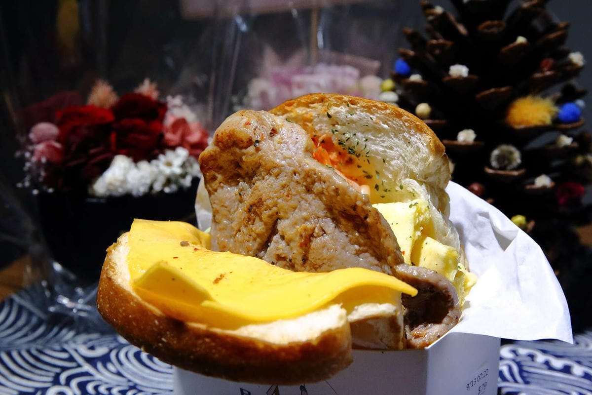 【食。中壢】晨食司控〜中原新開早午餐。熱門IG打卡美食，料多到滿出來的韓系吐司盒子，超好吃超好拍！