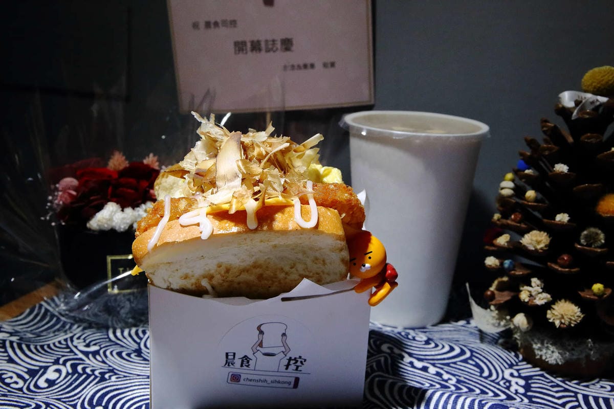 【食。中壢】晨食司控〜中原新開早午餐。熱門IG打卡美食，料多到滿出來的韓系吐司盒子，超好吃超好拍！