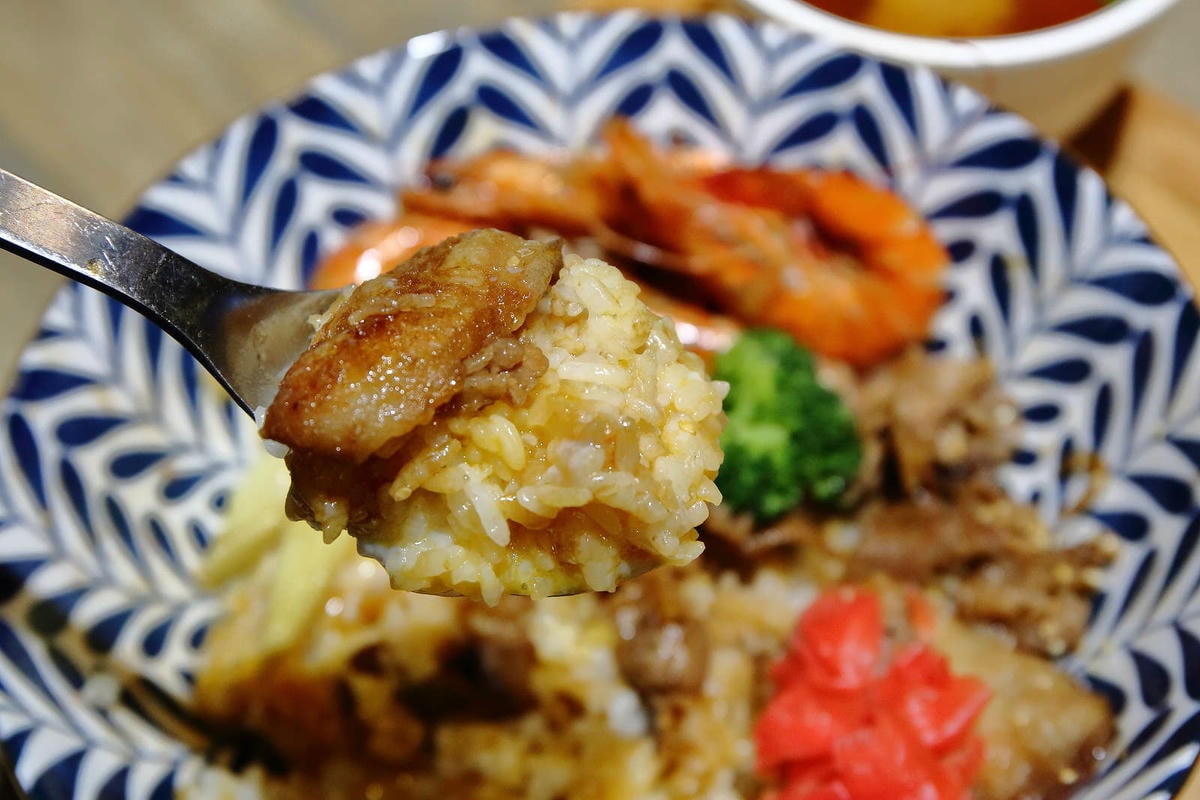 【食。永和】滿鱻〜永和必嘗海派大份量日式丼飯!鋪滿碗公Prime牛肉山無敵澎湃海鱻丼,沒有最狂,只有更狂!