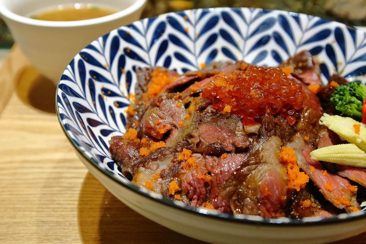 【食。永和】滿鱻〜永和必嘗海派大份量日式丼飯!鋪滿碗公Prime牛肉山無敵澎湃海鱻丼,沒有最狂,只有更狂!