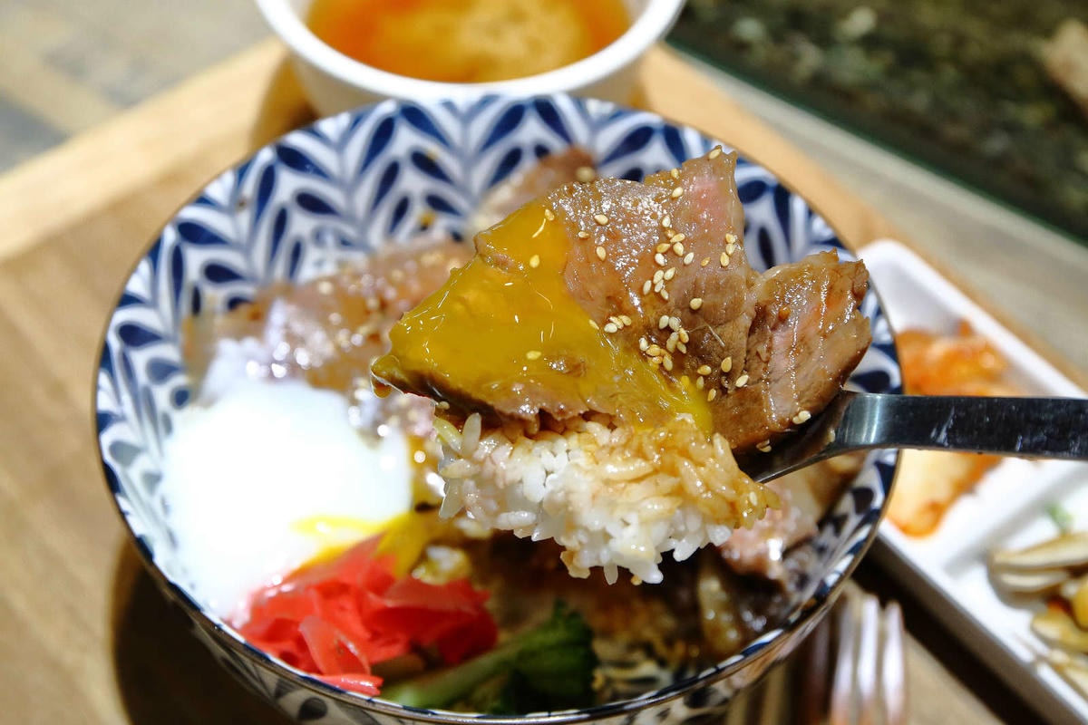 【食。永和】滿鱻〜永和必嘗海派大份量日式丼飯!鋪滿碗公Prime牛肉山無敵澎湃海鱻丼,沒有最狂,只有更狂!