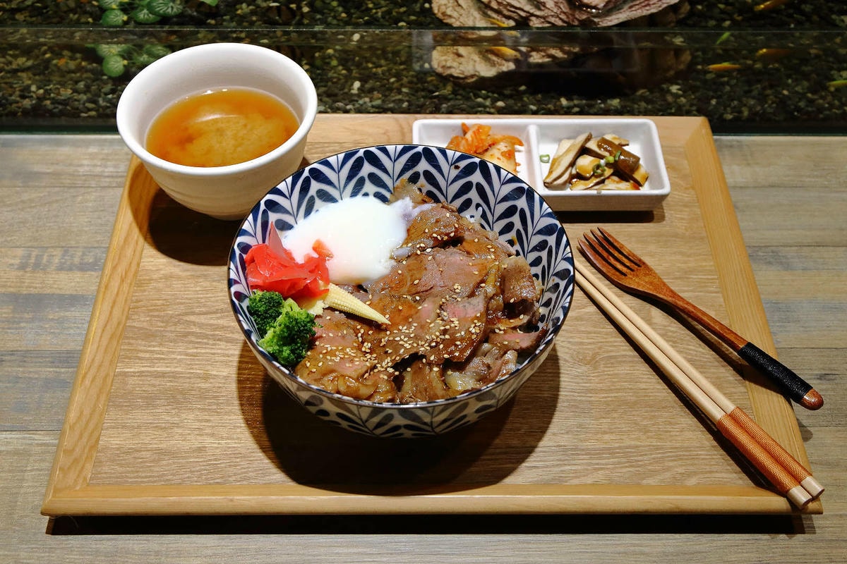 【食。永和】滿鱻〜永和必嘗海派大份量日式丼飯!鋪滿碗公Prime牛肉山無敵澎湃海鱻丼,沒有最狂,只有更狂!