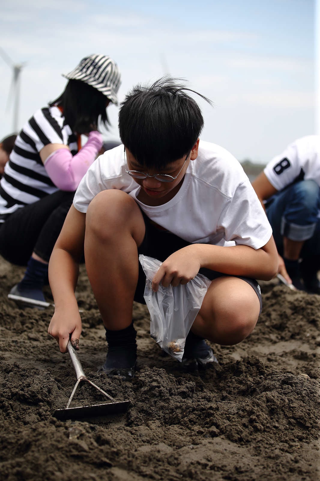 【遊。彰化】芳苑潮間帶旅遊-阿進帶你採蚵趣〜搭牛車採蚵、品蚵、捕魚、挖蛤,帶著毛小孩全新體驗!