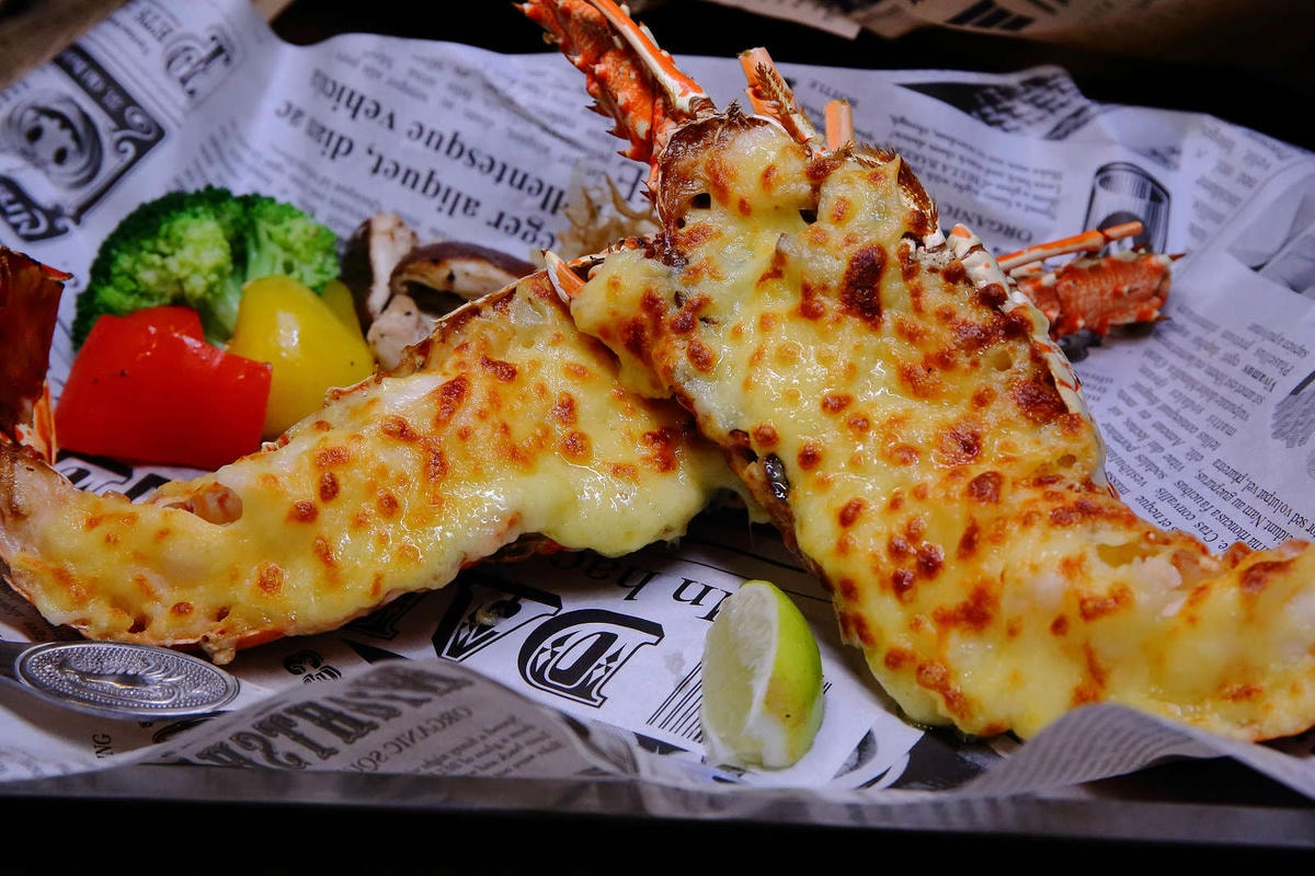 【食。板橋】火夯seafood 海鮮燒烤〜地表最強海鮮燒烤,浮誇無極限!超巨大手臂蝦、大生蠔,半露天燒烤海鮮控的最愛!(寵物友善餐廳)(已歇業)