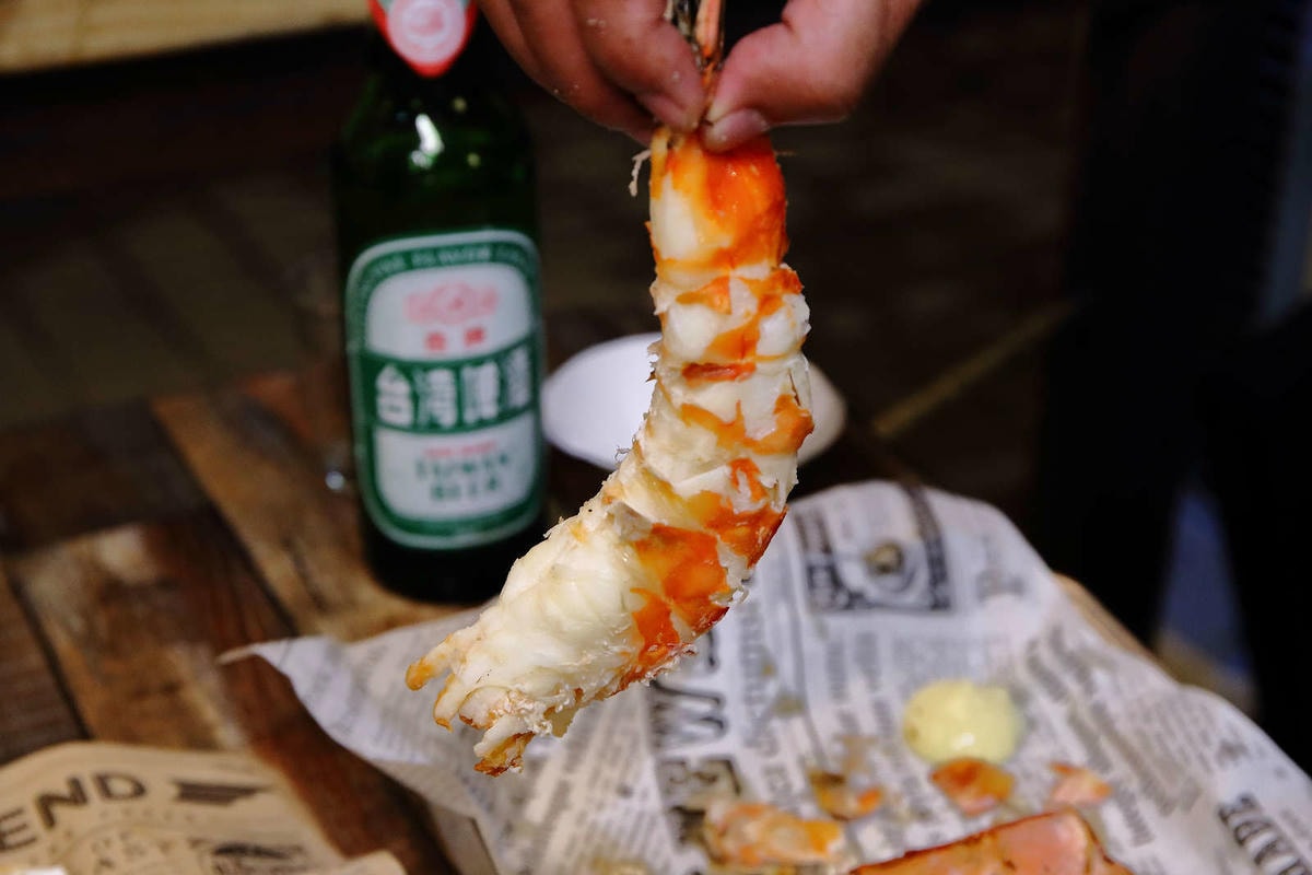 【食。板橋】火夯seafood 海鮮燒烤〜地表最強海鮮燒烤,浮誇無極限!超巨大手臂蝦、大生蠔,半露天燒烤海鮮控的最愛!(寵物友善餐廳)(已歇業)