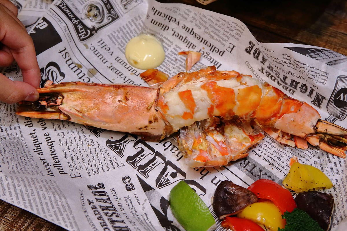 【食。板橋】火夯seafood 海鮮燒烤〜地表最強海鮮燒烤,浮誇無極限!超巨大手臂蝦、大生蠔,半露天燒烤海鮮控的最愛!(寵物友善餐廳)(已歇業)