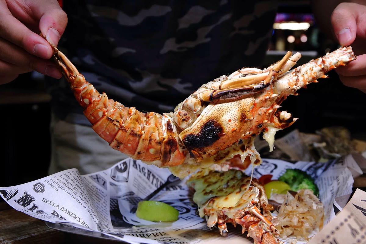 【食。板橋】火夯seafood 海鮮燒烤〜地表最強海鮮燒烤,浮誇無極限!超巨大手臂蝦、大生蠔,半露天燒烤海鮮控的最愛!(寵物友善餐廳)(已歇業)