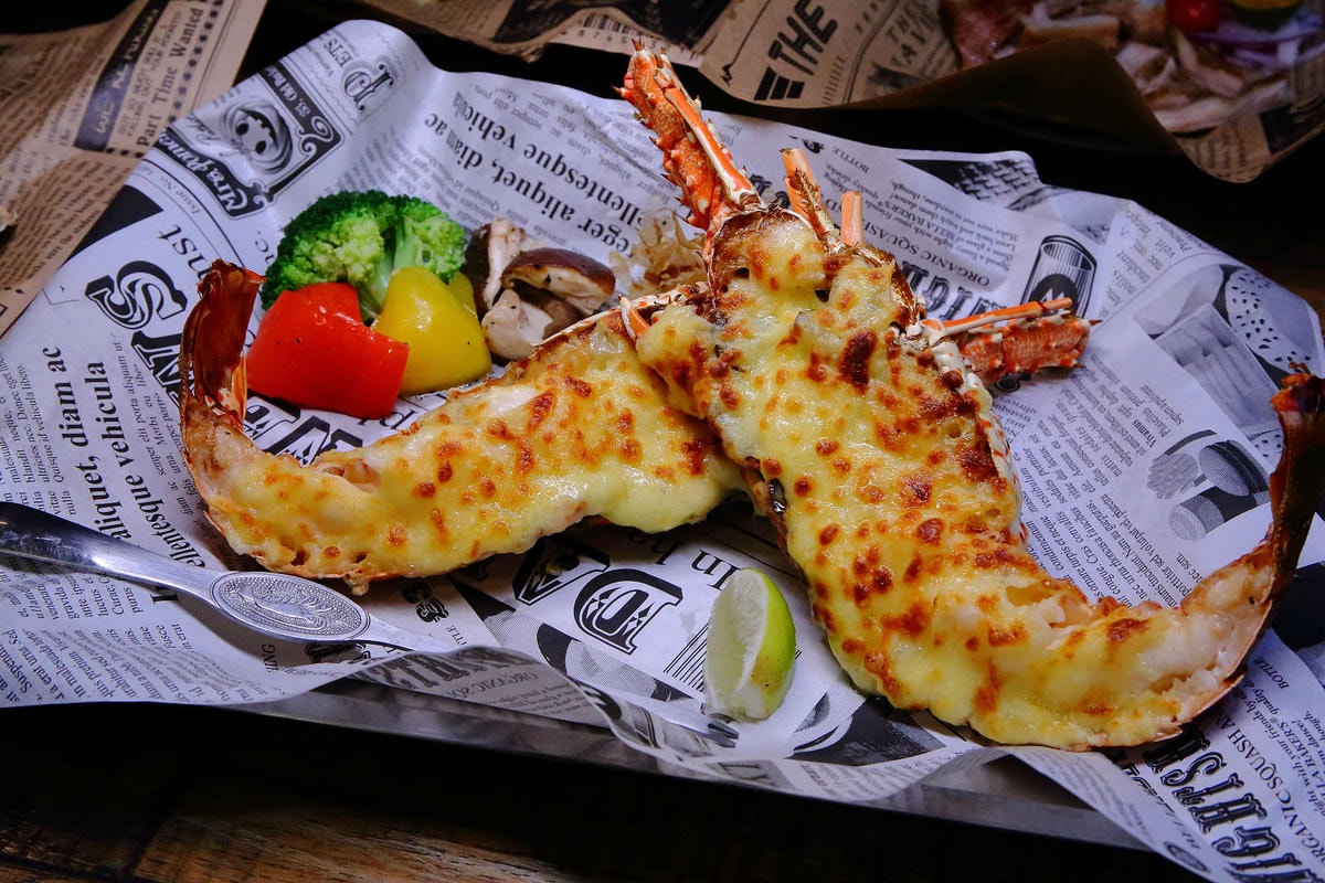 【食。板橋】火夯seafood 海鮮燒烤〜地表最強海鮮燒烤,浮誇無極限!超巨大手臂蝦、大生蠔,半露天燒烤海鮮控的最愛!(寵物友善餐廳)(已歇業)