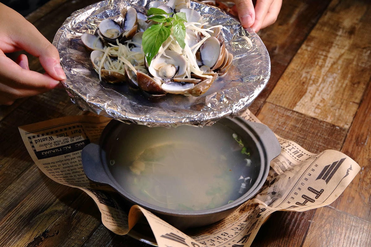 【食。板橋】火夯seafood 海鮮燒烤〜地表最強海鮮燒烤,浮誇無極限!超巨大手臂蝦、大生蠔,半露天燒烤海鮮控的最愛!(寵物友善餐廳)(已歇業)