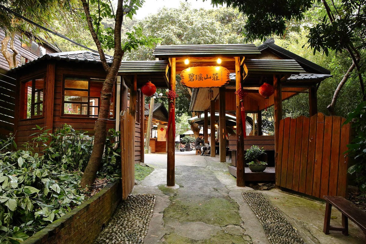 【食。五股】碧瑤山莊〜藏在都市裡的庭園餐廳,觀音山百年古厝吃 【食。五股】碧瑤山莊〜藏在都市裡的庭園餐廳,觀音山百年古厝吃