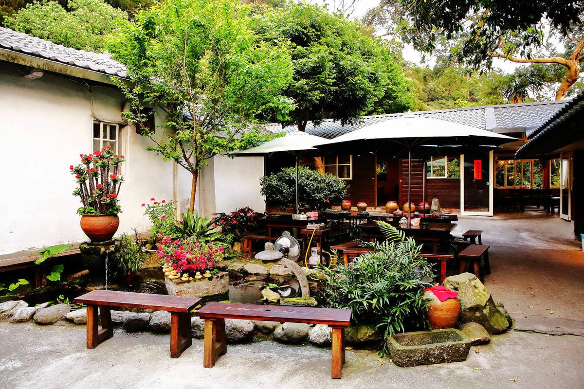 【食。五股】碧瑤山莊〜藏在都市裡的庭園餐廳,觀音山百年古厝吃 【食。五股】碧瑤山莊〜藏在都市裡的庭園餐廳,觀音山百年古厝吃