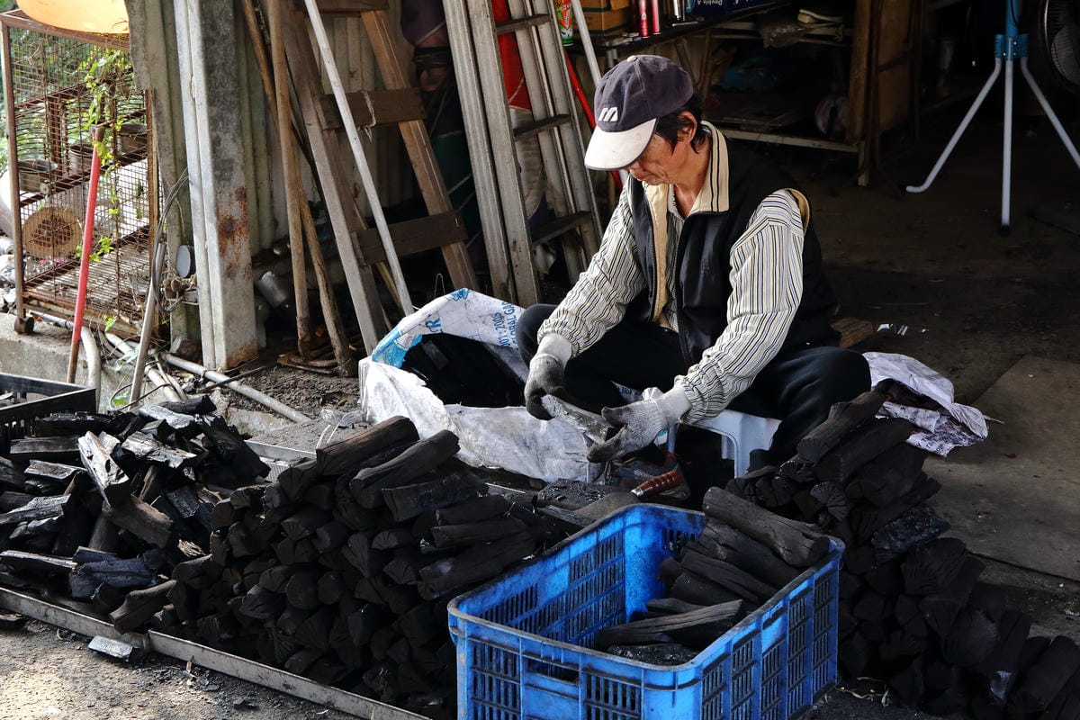 【食。淡水】王家碳烤鋼管雞～注意！有雞會跳鋼管舞！老饕才知道的烤雞，想吃不一定吃得到！
